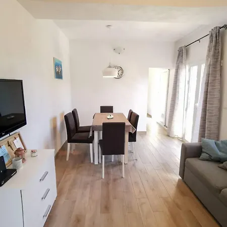 By The Sea Mimice, Omis - 14230 Apartment *